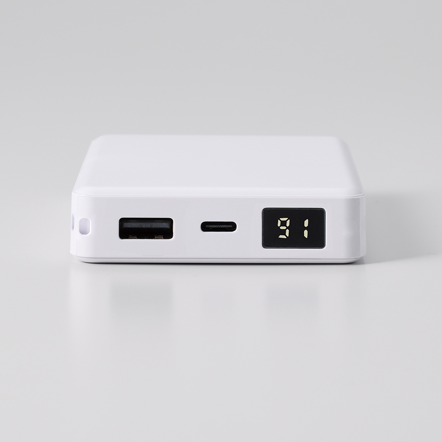 モバイルチャージャー8000　デジタル表示付