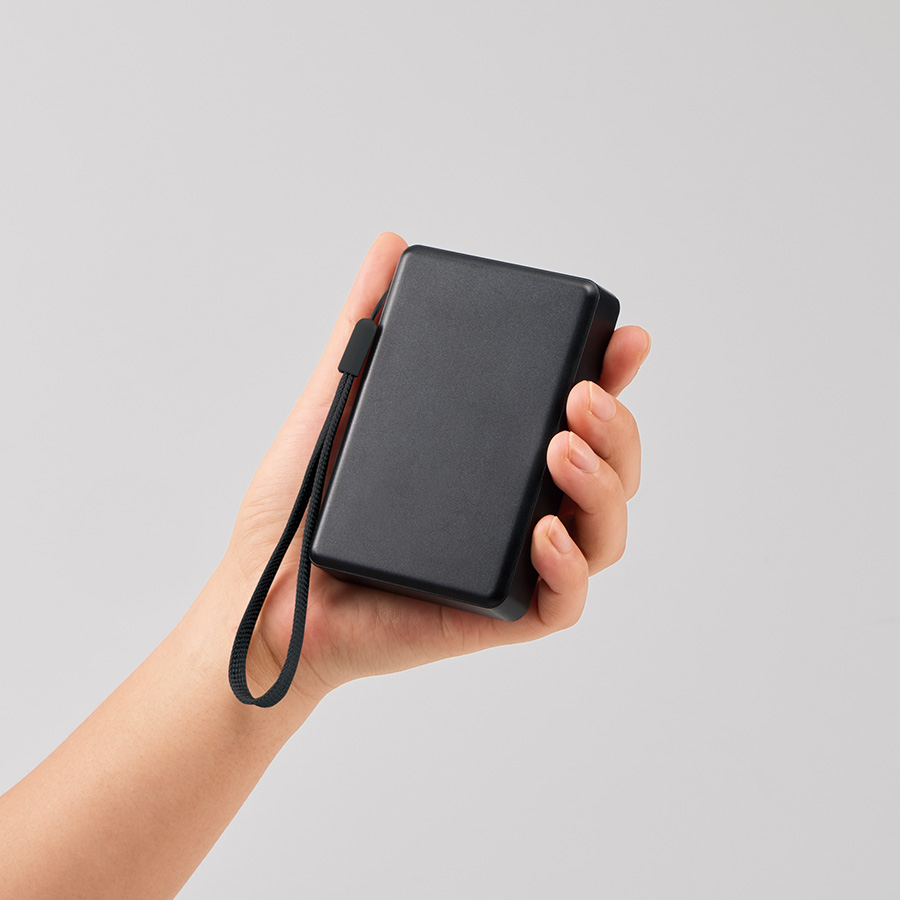 モバイルチャージャー8000　デジタル表示付