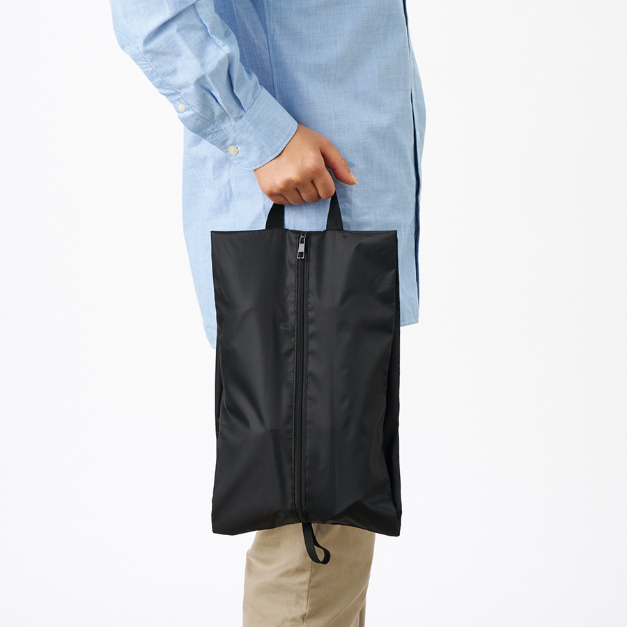 コンパクトになるシューズケース