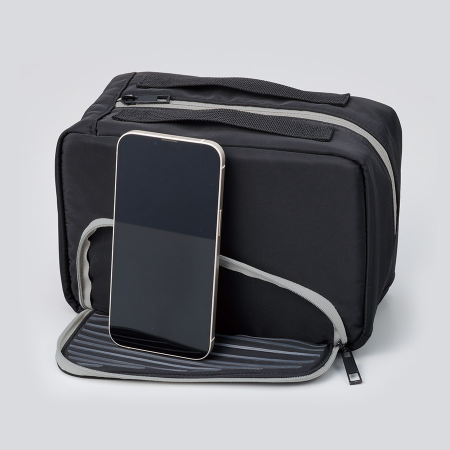 スマホが立てられるクーラーランチポーチ